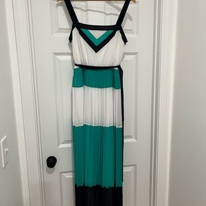 Beautiful geometric resort summer dress!